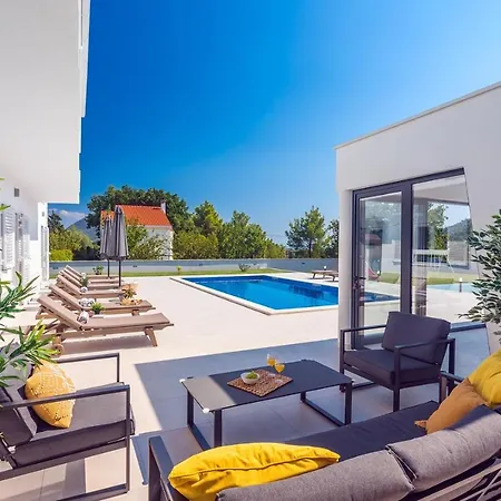 Almic With Heated Pool, 5 Bedrooms, Gaming Room, A Multi-use Playground Court 오미스