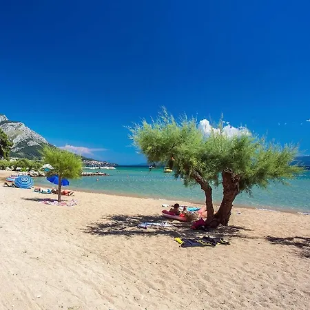 Villa Almic With Heated Pool, 5 Bedrooms, Gaming Room, A Multi-use Playground Court Omis