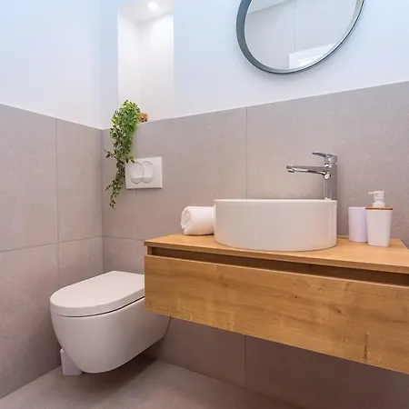 Almic With Heated Pool, 5 Bedrooms, Gaming Room, A Multi-use Playground Court 빌라 오미스